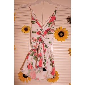 🌻 NWT Floral Strappy Top